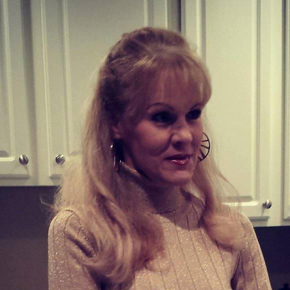 Meet your Posher, Carolyn - Picture 1 of 1